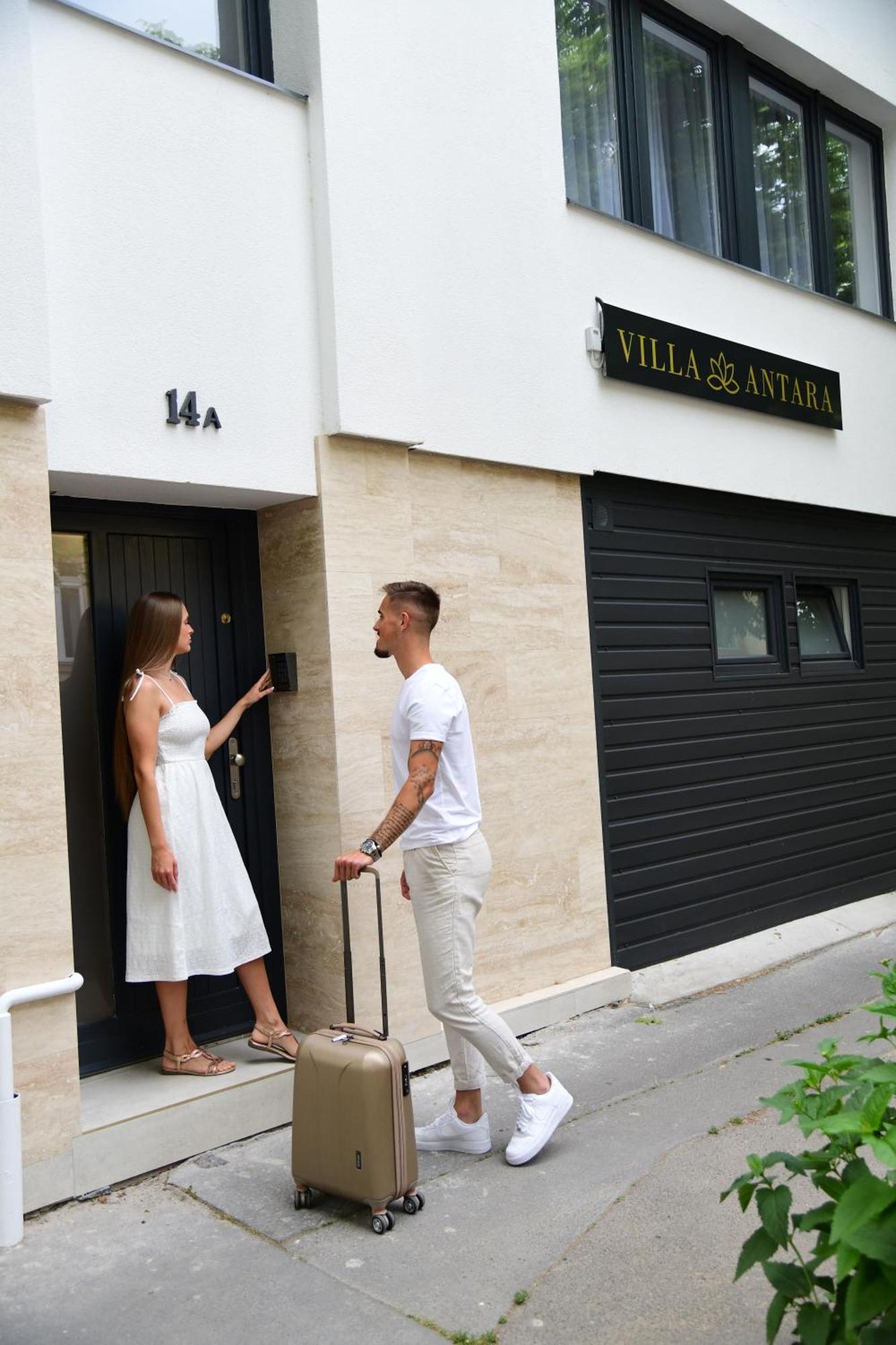 Villa Antara Szeged Ngoại thất bức ảnh