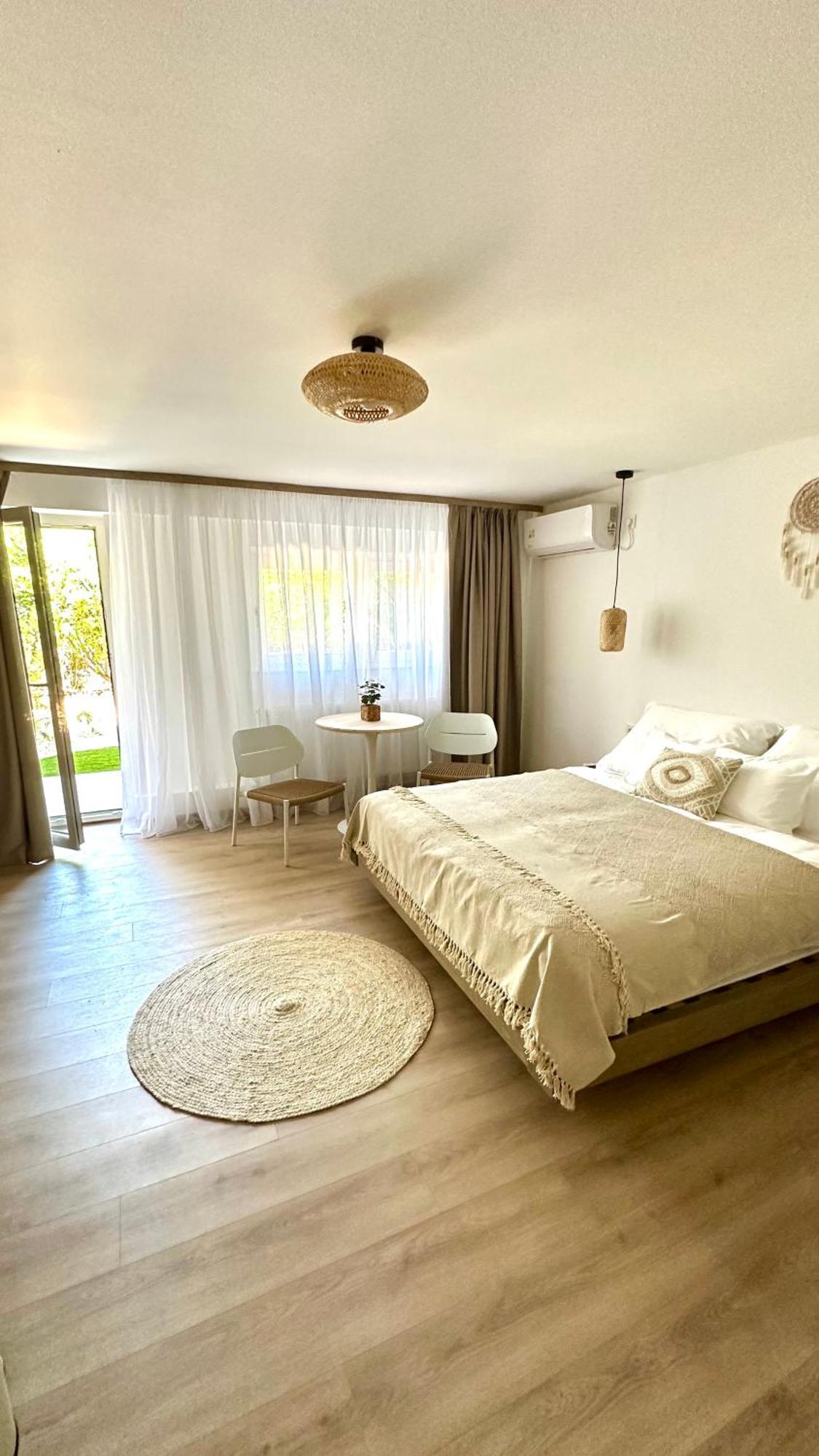 Villa Antara Szeged Ngoại thất bức ảnh